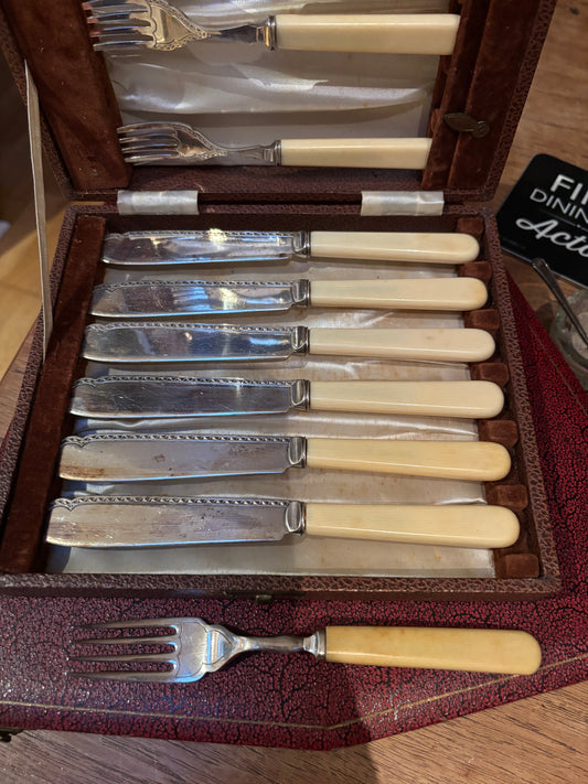 Fish cutlery