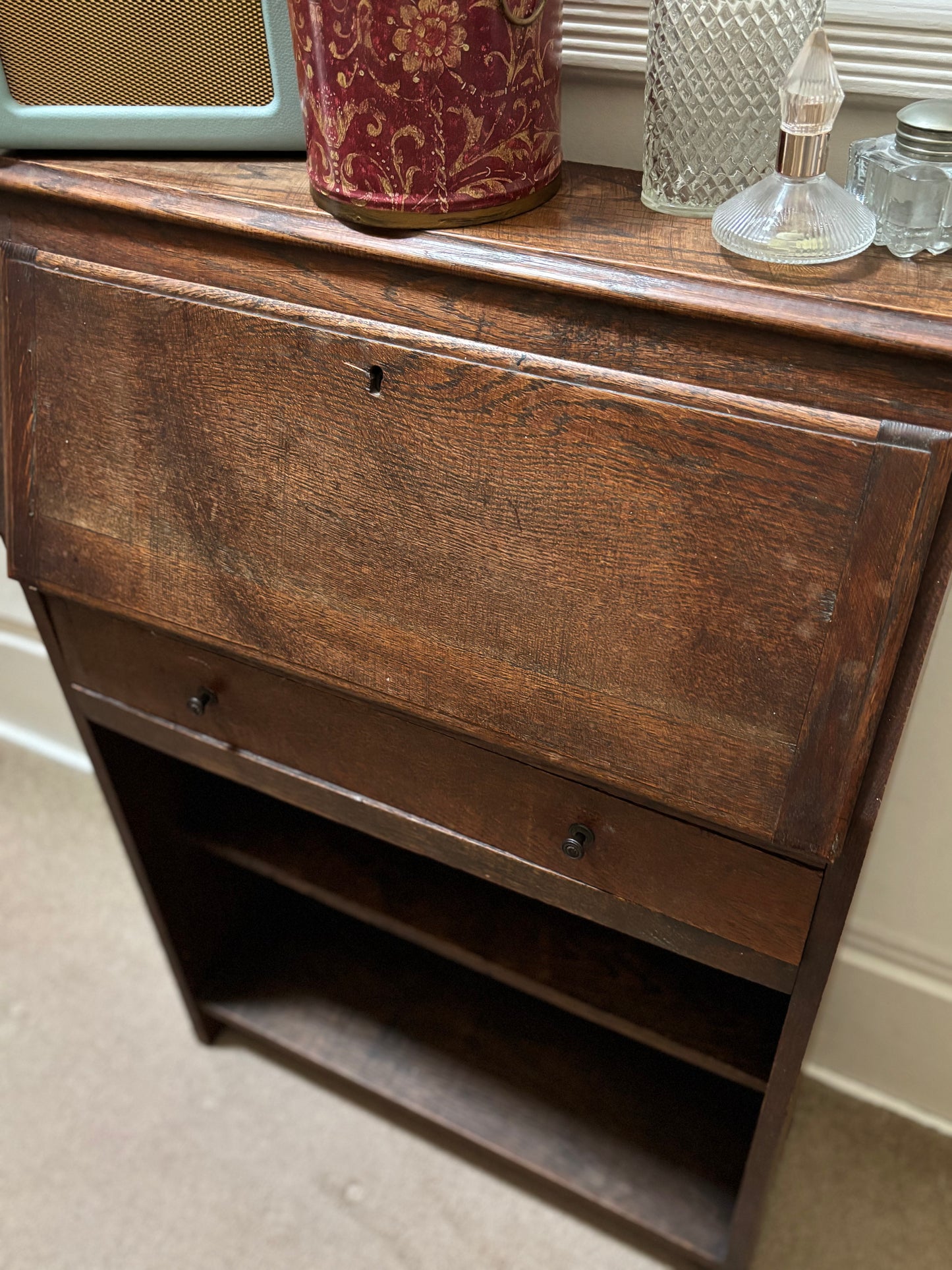 Vintage Oak writing Desk/ bureau/dressing table.