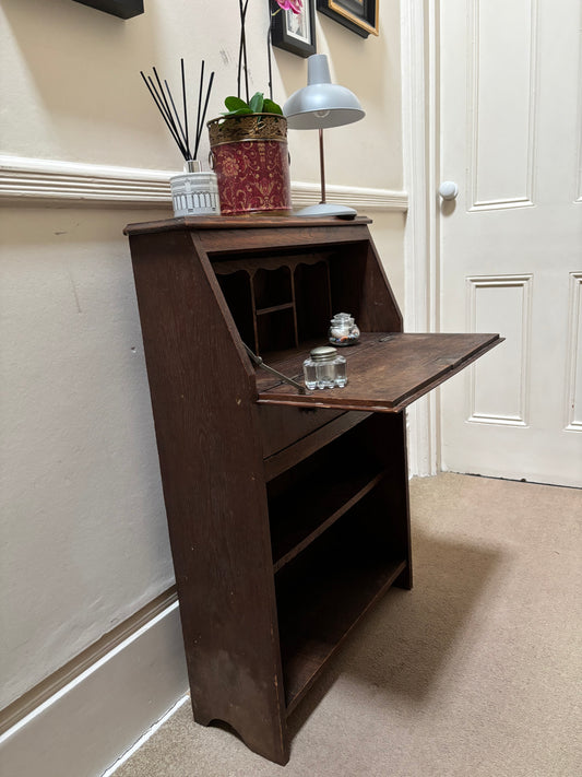 Vintage Oak writing Desk/ bureau/dressing table.