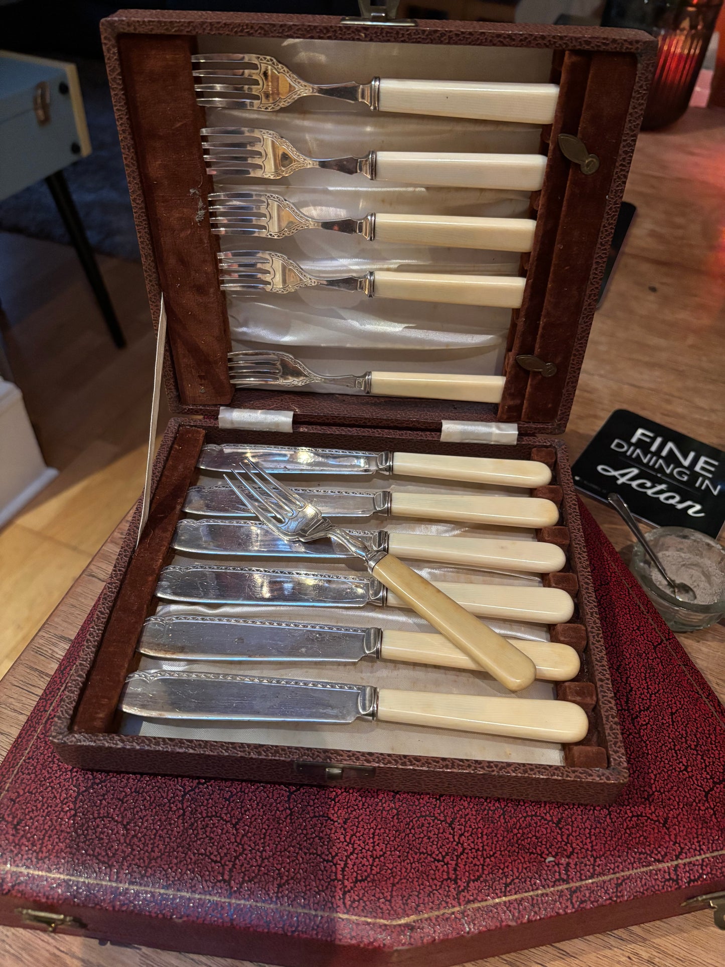 Fish cutlery