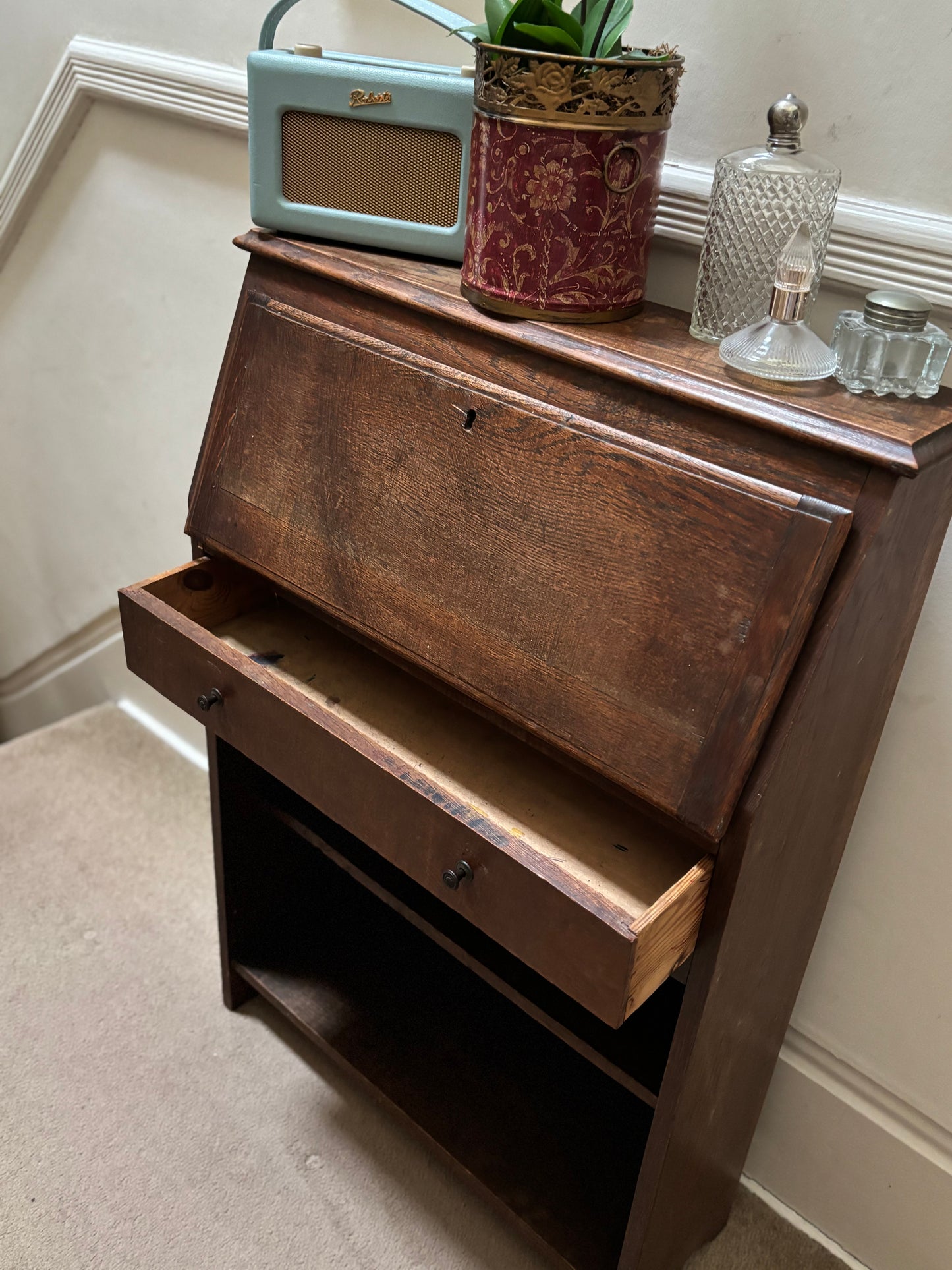 Vintage Oak writing Desk/ bureau/dressing table.